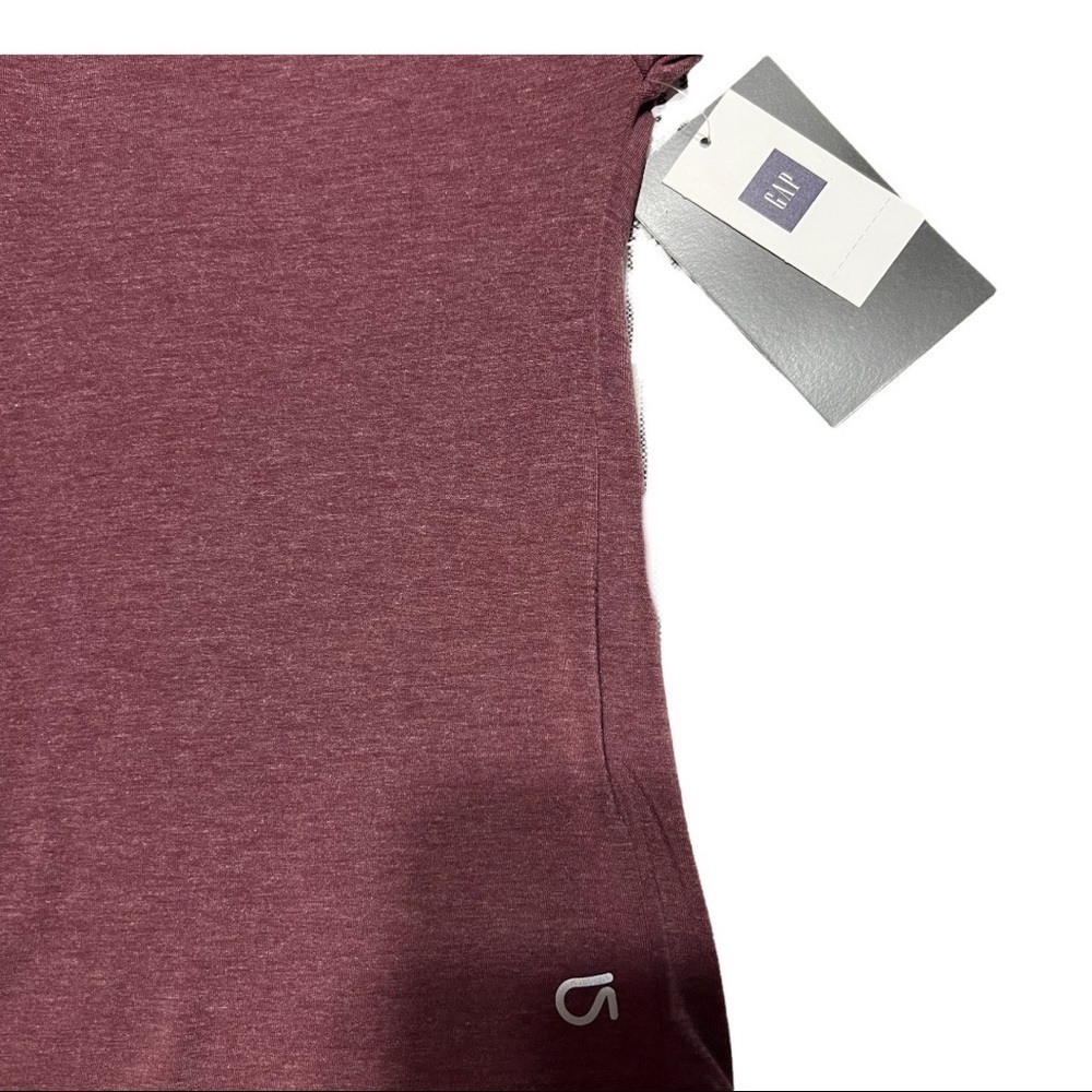 GAP FIT (NWT) DRY WICKING ATHLETIC TOP SIZE LARGE - Picture 5 of 9